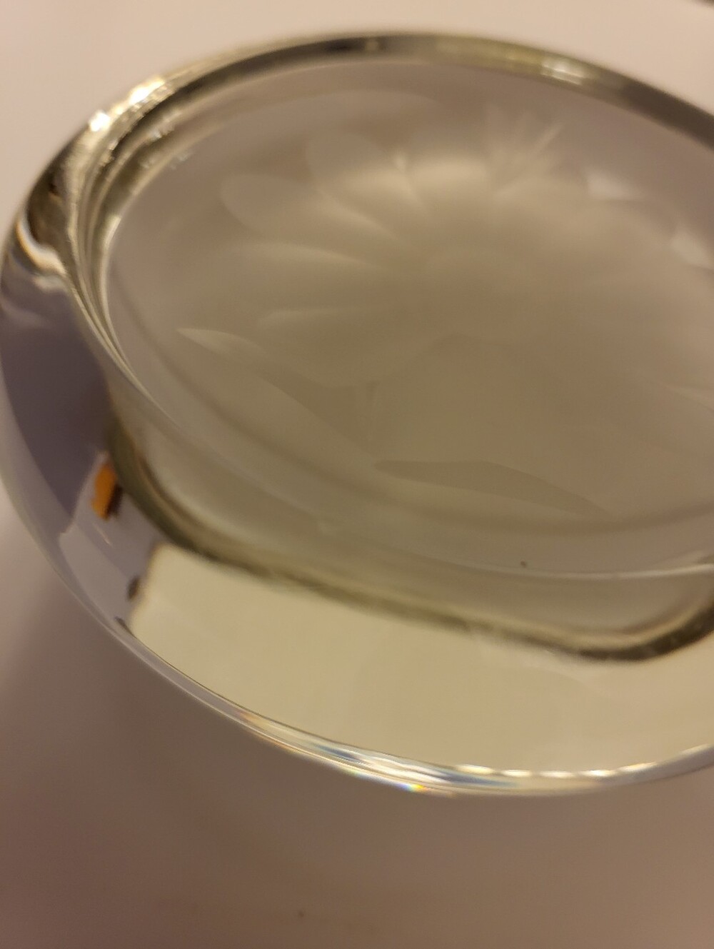 VTG.4 In.Dome Shaped Art Glass Paperweight with Etched White Flower - Home Art - Picture 6 of 11